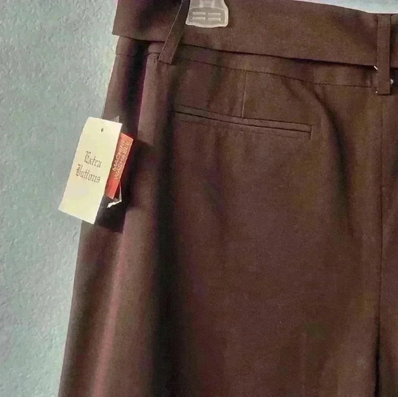 NWT Coffee bean dress shorts with belt, cuffed bottoms size 16 - Picture 5 of 11